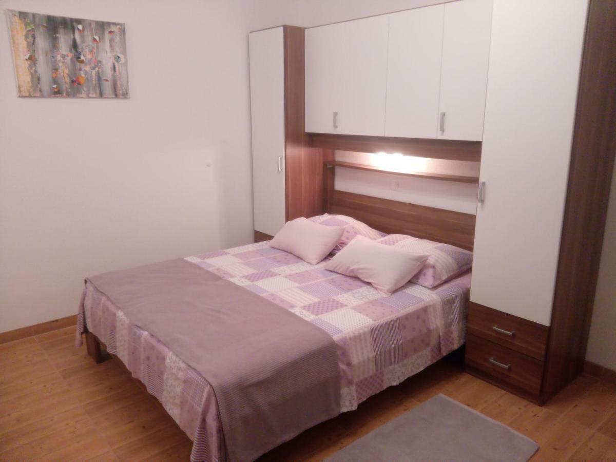Apartmani Lomar สตารีกราด ภายนอก รูปภาพ
